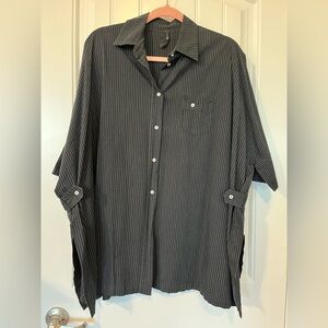 IC by Connie K Artsy UNIQUE fashion forward split side seem short sleeve swing